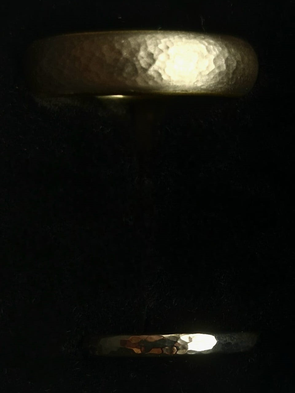 18K White Gold Hammered Wedding Band