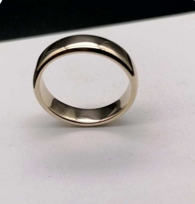18K Gold Wedding Band